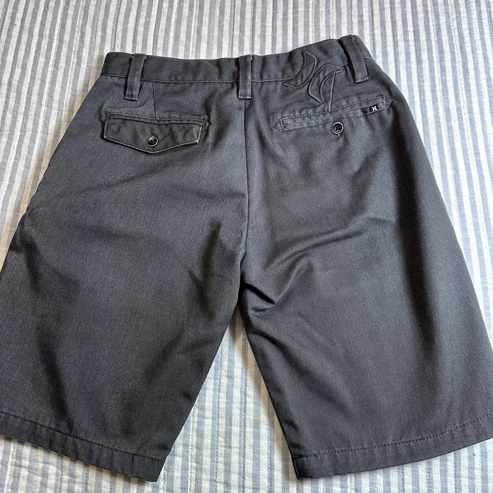 Hurley Boys Chino Shorts Size 24‎ Charcoal Gray Walk Shorts BW6060AO